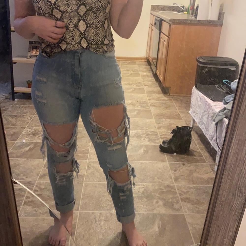 Aphrodite light wash mom jeans